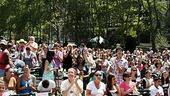 Photo Op - Broadway in Bryant Park 08-09-07 - crowd applauding