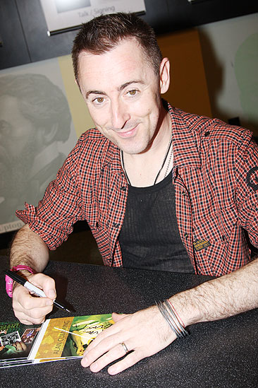Alan Cumming CD signing – Alan Cumming (pen)