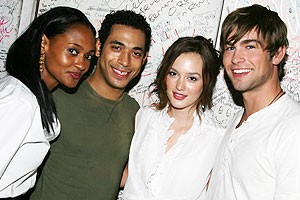 Photo Op - Gossip Girl at Rent - Chace Crawford - Justin Johnston - Nicole Scella - Leighton Meester