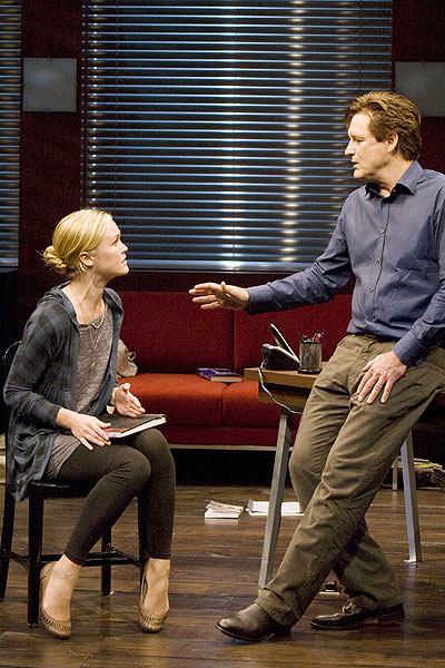 Oleanna - Show Photos - Julia Stiles - Bill Pullman (talking)