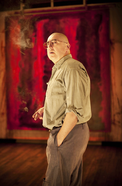 Red - show photos - Alfred Molina (2)