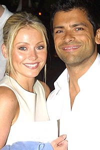 Intrigue with Faye opening - Kelly Ripa - Mark Consuelos