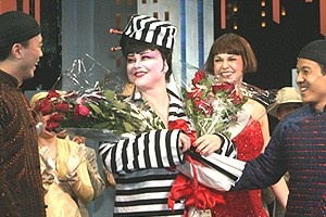 Delta Burke Millie Opening - Curtain Call - Flowers