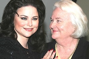Delta Burke Millie Opening - Delta Burke - mother