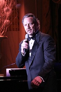 MTC Winter Benefit 2004 - Tom Wopat (on stage)
