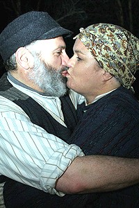 First Look at Rosie in Fiddler - Harvey Fierstein - Rosie O'Donnell (kiss)