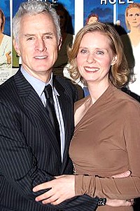 Rabbit Hole Opening - John Slattery - Cynthia Nixon