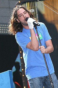 Photo Op - Broadway on Broadway fall 2006 - Constantine Maroulis (singing onstage)