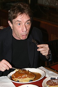 Photo Op - Martin Short Pancakes at Stage Deli - Martin Short (swallows)