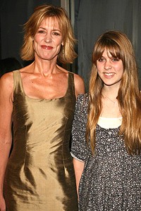 Photo Op - Dreamgirls premiere in LA - Christine Lahti - (daughter) Emma