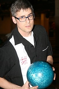 Photo Op - Second Stage Bowling benefit 2007 - Mo Rocca 1 