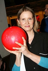 Photo Op - Second Stage Bowling benefit 2007 - Cynthia Nixon