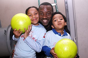 Photo Op - Second Stage Bowling benefit 2007 - Malik Yoba - 2 kids