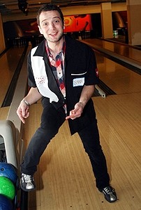 Photo Op - Second Stage Bowling benefit 2007 - Euan Morton 1