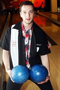 Photo Op - Second Stage Bowling benefit 2007 - Euan Morton 2