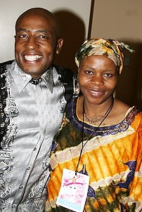 Photo Op - Easter Bonnet 2007 - Ron Kunene - Tshidi Manye