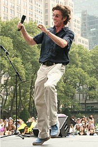 Photo Op - Broadway in Bryant Park 07-19-07 - John Glover 