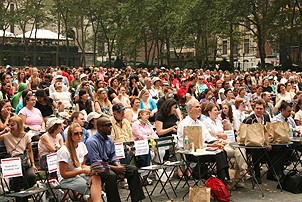 Photo Op - Broadway in Bryant Park 07-19-07 - crowd