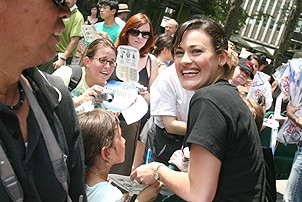 Photo Op - Broadway in Bryant Park 08-02-07 - Ashley Brown (autographs)