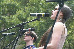 Photo Op - Broadway in Bryant Park 08-09-07 - John Gallagher Jr. - Lauren Pritchard