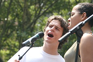 Photo Op - Broadway in Bryant Park 08-09-07 - Jonathan Groff - Lilli Cooper