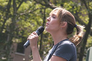 Photo Op - Broadway in Bryant Park 08-09-07 - Julia Murney 1