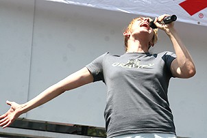 Photo Op - Broadway in Bryant Park 08-09-07 - Julia Murney 2