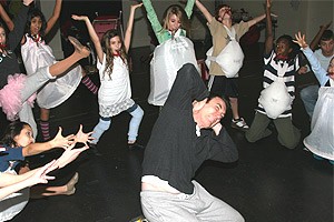 Photo Op - Grinch rehearsal 2007 - Patrick Page - Grinch kids
