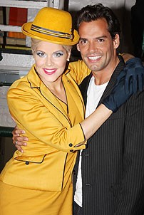 Cristian de la Fuente Visits Boeing-Boeing - Mary McCormack - Cristian de la Fuente