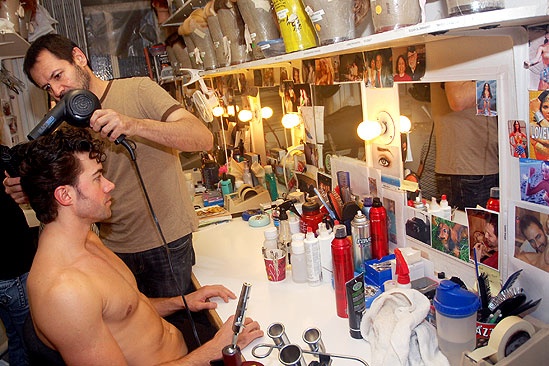 Grease Thanksgiving Day parade – Ace Young dressing room