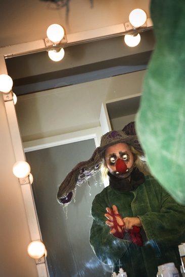Slava’s Snowshow backstage – putting on the gloves