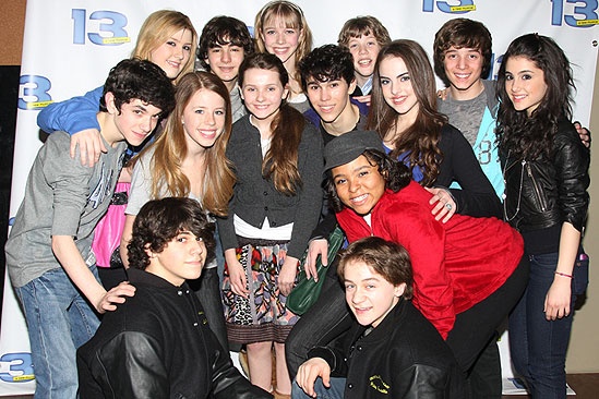 Abigail Breslin at 13 – group